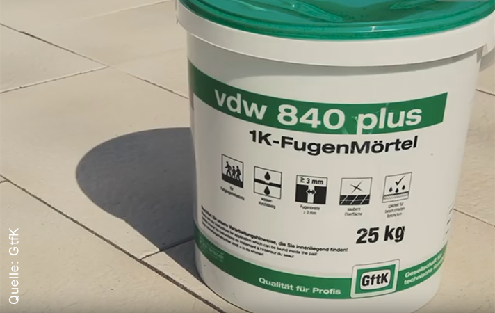 GtfK vdw 840 plus – der gebrauchsfertige wasserdurchlässige Pflaster-Fugenmörtel auf Epoxidharz-Basis für alle unbefahrenen Wegen und Flächen